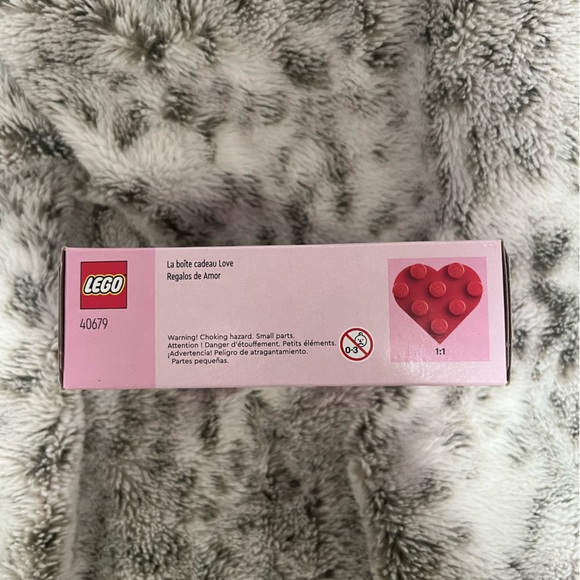 Lego set 40679 Love Gift Box - Picture 3 of 3